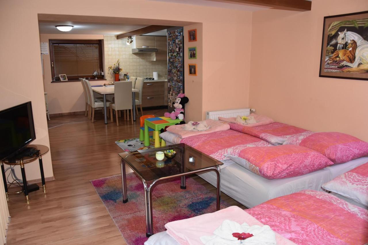 Dafinka Apartamento Banská Bystrica Exterior foto